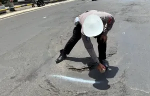 Satlantas Banyuwangi Sisir Jalan Berlubang di Pusat Kota, Cegah Kecelakaan Sejak Dini