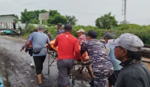 Nelayan Tutup Usia Saat Bersihkan Kapal di Pelabuhan Muncar, TNI AL Turun Tangan Lakukan Evakuasi