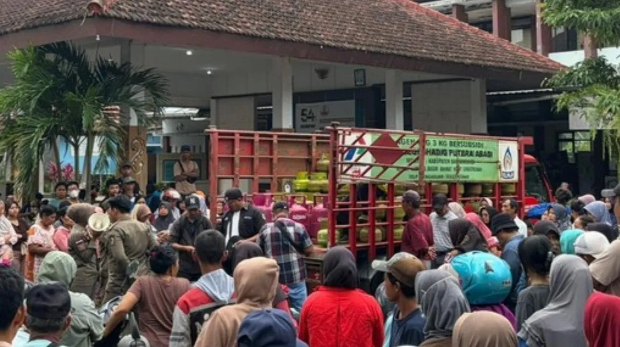 Atasi Kelangkaan LPG, Pemkab Banyuwangi Terus Gelar Operasi Pasar LPG Subsidi 3Kg di Seluruh Kecamatan